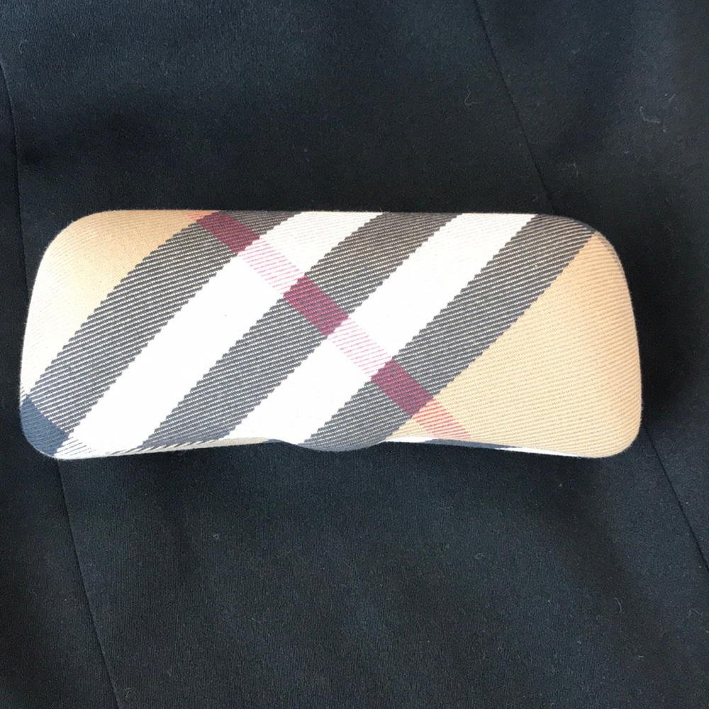 Beautiful Burberry eyeglass/sunglass case.